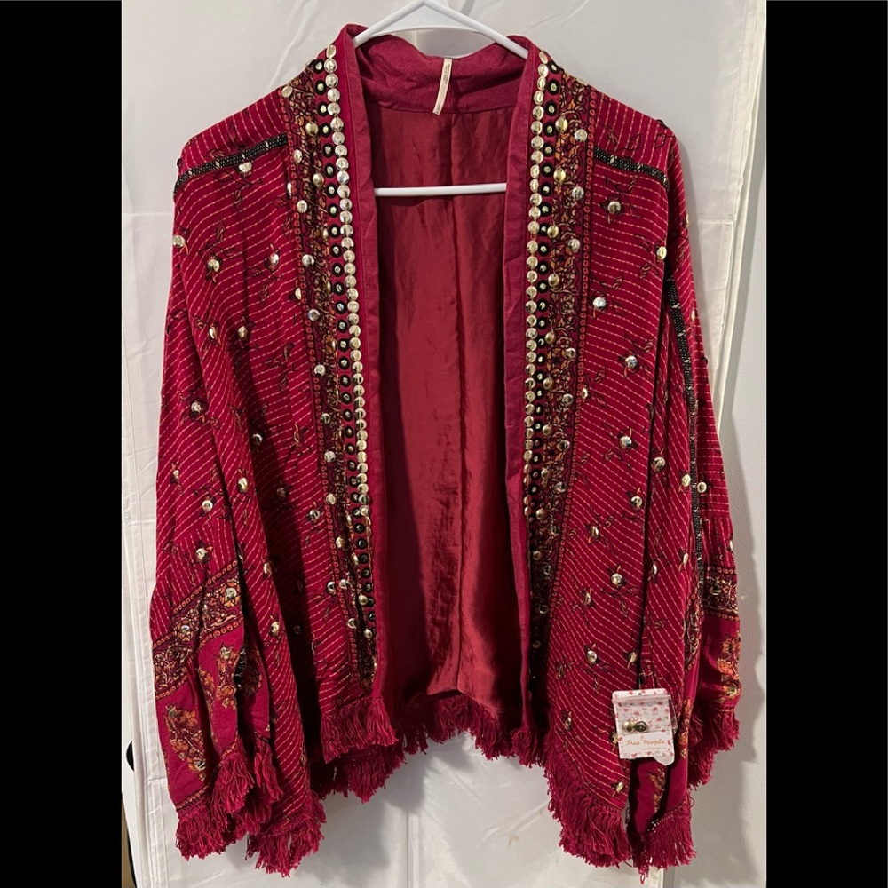 Free People* NWT Kimono, beautiful beaded detail, deep magenta color, Large